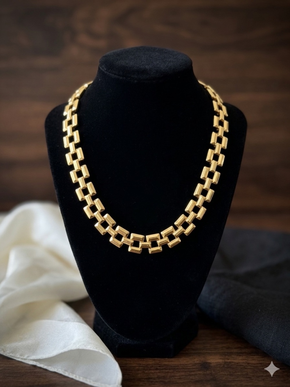 Avon Radiant Gold Geometric Link Necklace